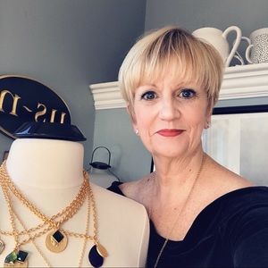 Meet your Posher, Claire